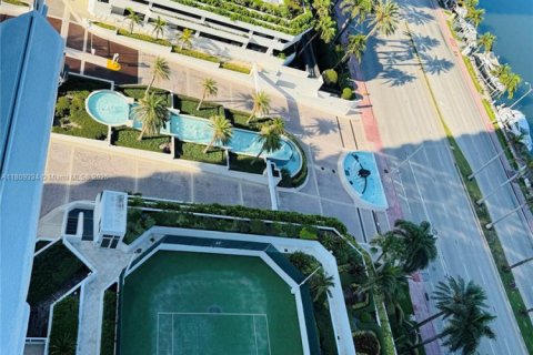 Condo in Miami Beach, Florida, 1 bedroom  № 1977423 - photo 18