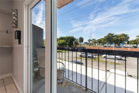 Снять в аренду кондоминиум в Хайалиа, Флорида 3 спальни, 117.15м2, № 2027485 - фото 10