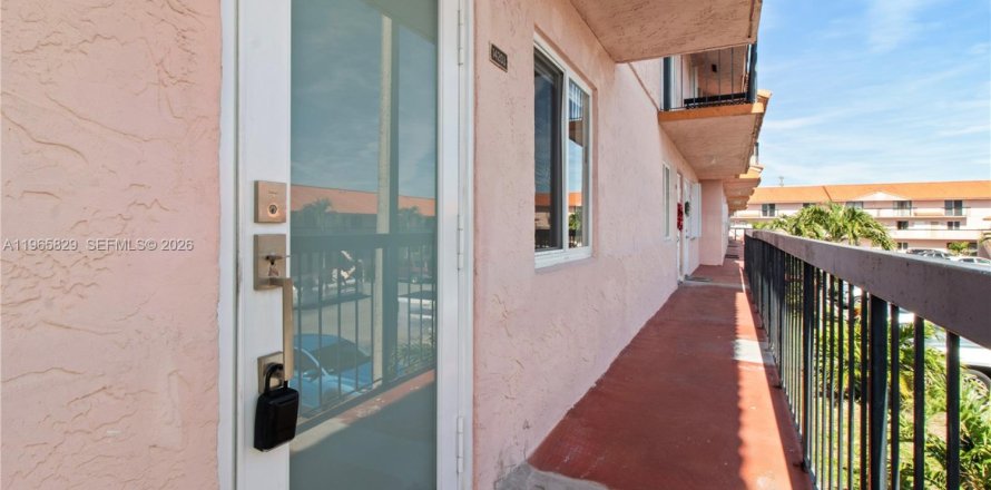 Кондоминиум с 3 спальнями в Хайалиа, Флорида № 2027485