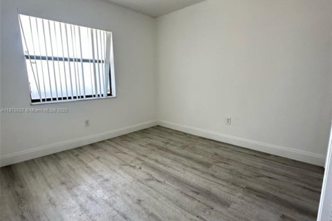 Condo in Miami, Florida, 2 bedrooms № 1927364 - photo 8