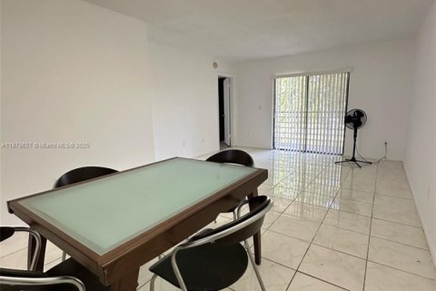 Condo in Miami, Florida, 2 bedrooms № 1927364 - photo 5