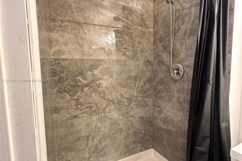 Condo in Miami, Florida, 2 bedrooms № 1927364 - photo 12