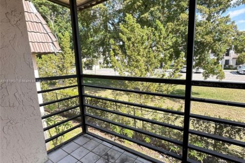 Condo in Miami, Florida, 2 bedrooms № 1927364 - photo 16