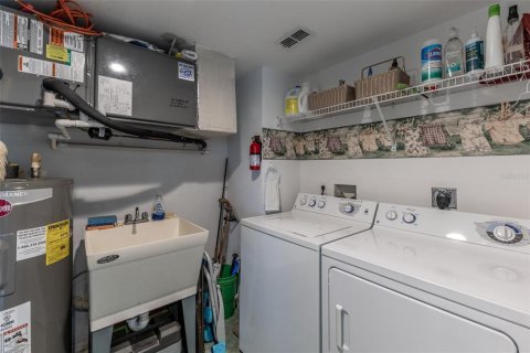Condo in Lake Suzy, Florida, 2 bedrooms  № 1675010 - photo 20