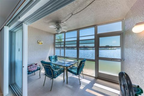 Condo in Lake Suzy, Florida, 2 bedrooms  № 1675010 - photo 30
