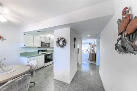 Condo in Lake Suzy, Florida, 2 bedrooms  № 1675010 - photo 14