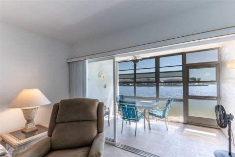 Condo in Lake Suzy, Florida, 2 bedrooms  № 1675010 - photo 29