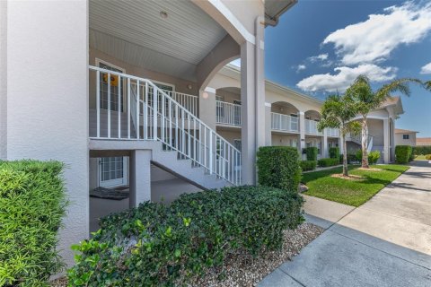 Condo in Lake Suzy, Florida, 2 bedrooms  № 1675010 - photo 3