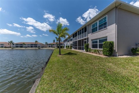 Condo in Lake Suzy, Florida, 2 bedrooms  № 1675010 - photo 6