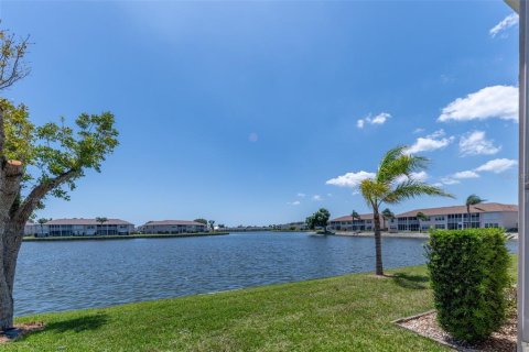 Condo in Lake Suzy, Florida, 2 bedrooms  № 1675010 - photo 4