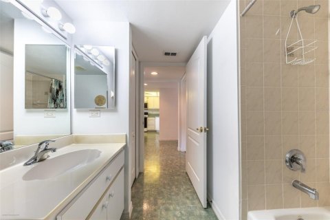 Condo in Lake Suzy, Florida, 2 bedrooms  № 1675010 - photo 26