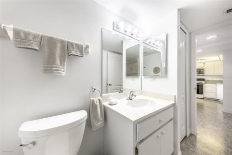Condo in Lake Suzy, Florida, 2 bedrooms  № 1675010 - photo 25