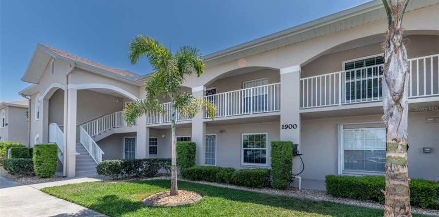 Condo in Lake Suzy, Florida, 2 bedrooms  № 1675010