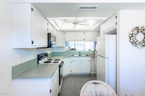 Condo in Lake Suzy, Florida, 2 bedrooms  № 1675010 - photo 11