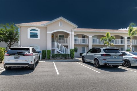 Condo in Lake Suzy, Florida, 2 bedrooms  № 1675010 - photo 2
