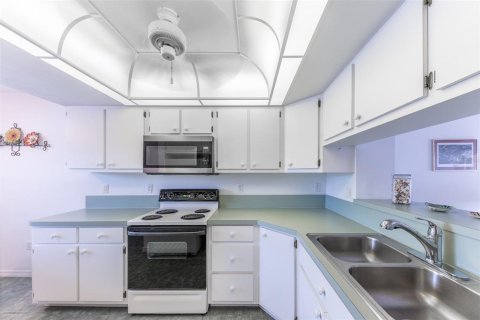 Condo in Lake Suzy, Florida, 2 bedrooms  № 1675010 - photo 15