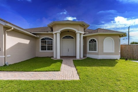 Casa en venta en Port St. Lucie, Florida, 4 dormitorios, 270.62 m2 № 2087490 - foto 4