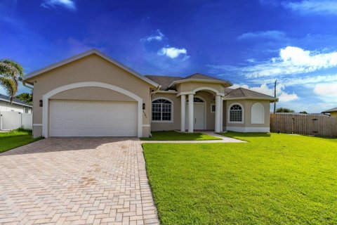 Villa ou maison à Port St. Lucie, Floride 4 chambres, 270.62 m2 № 2087490