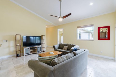 Casa en venta en Port St. Lucie, Florida, 4 dormitorios, 270.62 m2 № 2087490 - foto 13