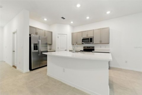 Townhouse in Wesley Chapel, Florida 3 bedrooms, 127.55 sq.m. № 1869455 - photo 6