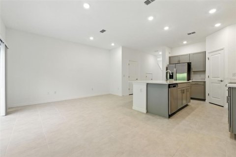 Townhouse in Wesley Chapel, Florida 3 bedrooms, 127.55 sq.m. № 1869455 - photo 14
