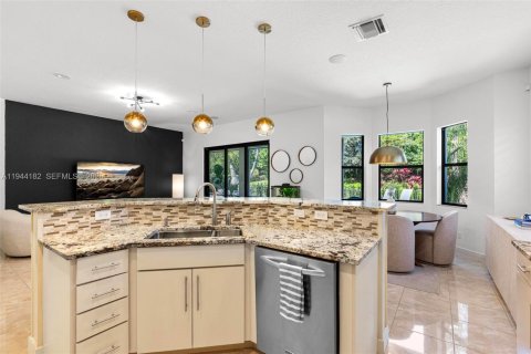 House in Parkland, Florida 5 bedrooms, 313.27 sq.m. № 2000903 - photo 18