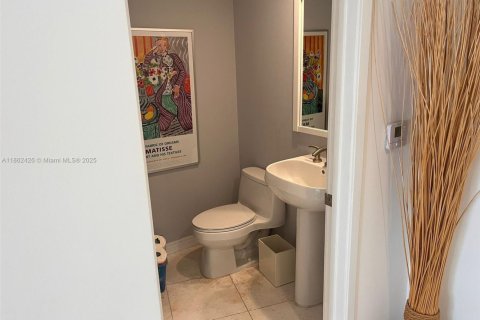 Condominio en venta en Miami, Florida, 1 dormitorio, 95.78 m2 № 2034196 - foto 17