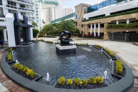 Condominio en venta en Miami, Florida, 1 dormitorio, 95.78 m2 № 2034196 - foto 18