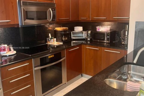 Condominio en venta en Miami, Florida, 1 dormitorio, 95.78 m2 № 2034196 - foto 7