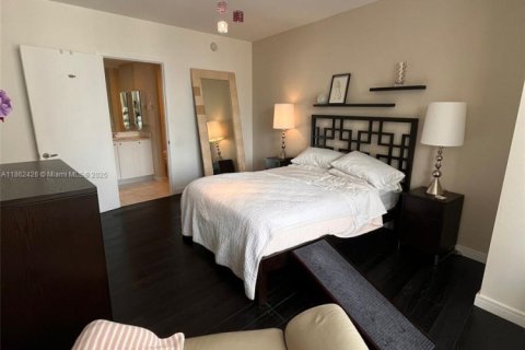 Condominio en venta en Miami, Florida, 1 dormitorio, 95.78 m2 № 2034196 - foto 14