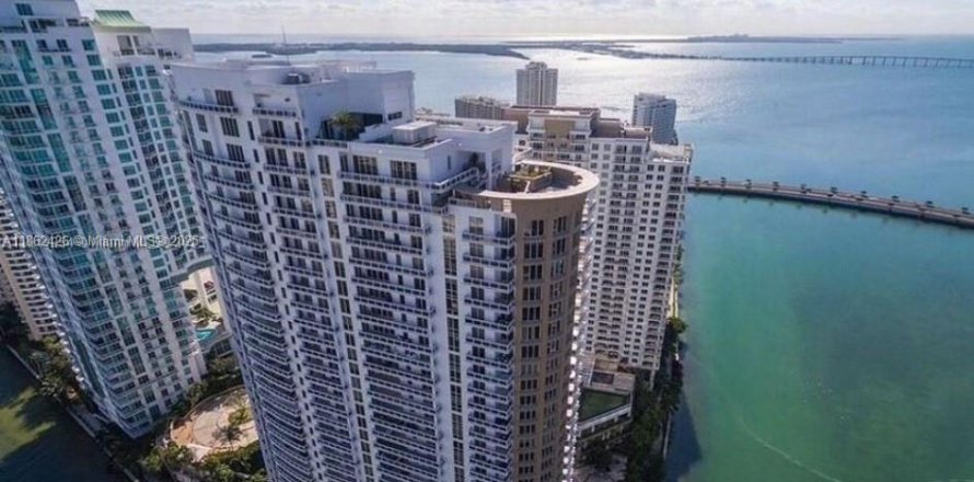 Condominio en Miami, Florida, 1 dormitorio  № 2034196