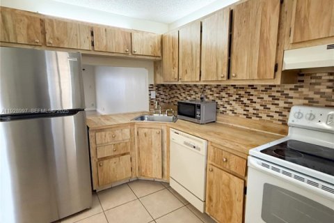 Copropriété à louer à Plantation, Floride: 2 chambres, 83.61 m2 № 1987330 - photo 4