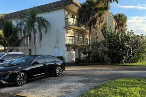 Copropriété à louer à Plantation, Floride: 2 chambres, 83.61 m2 № 1987330 - photo 1
