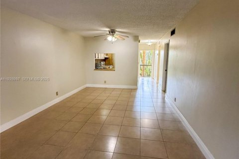 Copropriété à louer à Plantation, Floride: 2 chambres, 83.61 m2 № 1987330 - photo 2