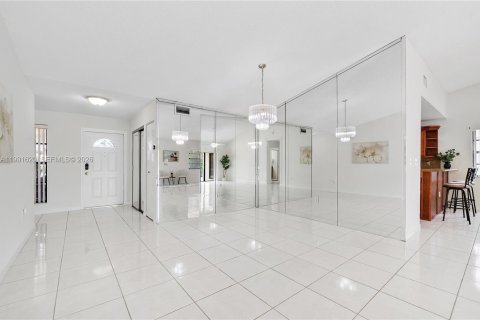 House in Sunrise, Florida 3 bedrooms, 167.6 sq.m. № 2064807 - photo 5