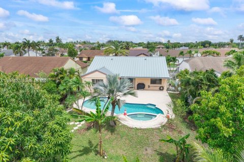 House in Sunrise, Florida 3 bedrooms, 167.6 sq.m. № 2064807 - photo 27