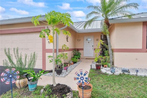 House in Sunrise, Florida 3 bedrooms, 167.6 sq.m. № 2064807 - photo 3
