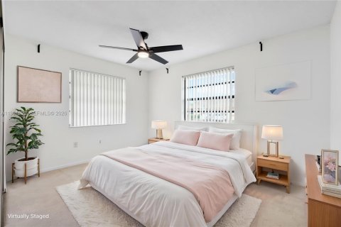 House in Sunrise, Florida 3 bedrooms, 167.6 sq.m. № 2064807 - photo 17