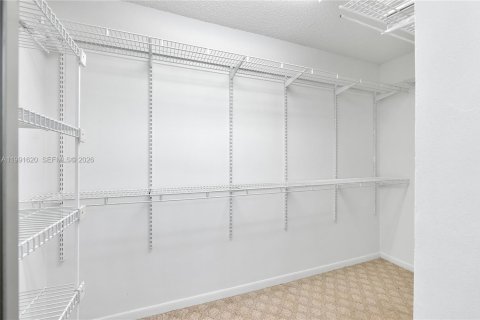 House in Sunrise, Florida 3 bedrooms, 167.6 sq.m. № 2064807 - photo 13