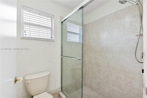 House in Sunrise, Florida 3 bedrooms, 167.6 sq.m. № 2064807 - photo 12