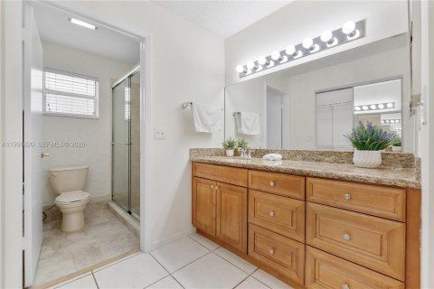 House in Sunrise, Florida 3 bedrooms, 167.6 sq.m. № 2064807 - photo 11