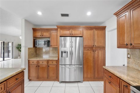 House in Sunrise, Florida 3 bedrooms, 167.6 sq.m. № 2064807 - photo 7