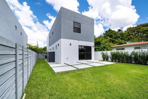 House in Miami, Florida 4 bedrooms, 240.99 sq.m. № 1888203 - photo 20