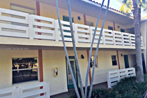 Снять в аренду кондоминиум в Корал-Спрингс, Флорида 2 спальни, 71.26м2, № 1989654 - фото 2