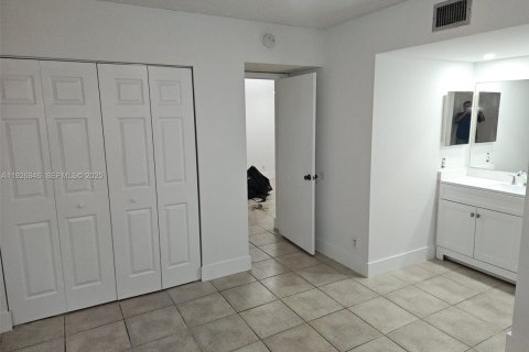 Снять в аренду кондоминиум в Корал-Спрингс, Флорида 2 спальни, 71.26м2, № 1989654 - фото 8