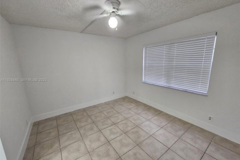 Снять в аренду кондоминиум в Корал-Спрингс, Флорида 2 спальни, 71.26м2, № 1989654 - фото 6