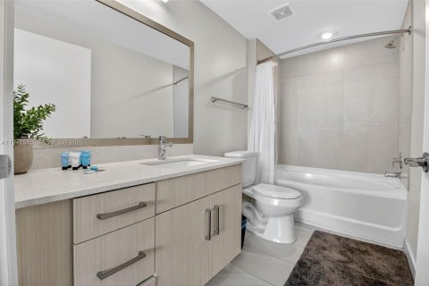 Condominio en venta en Miami, Florida, 1 dormitorio, 57.79 m2 № 2032290 - foto 13