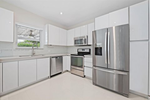 Купить виллу или дом в Корал-Гейблс, Флорида 3 спальни, 142.23м2, № 2049029 - фото 15