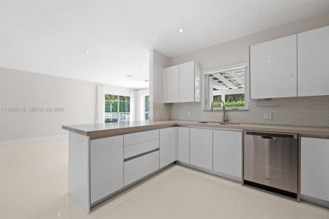 Купить виллу или дом в Корал-Гейблс, Флорида 3 спальни, 142.23м2, № 2049029 - фото 16