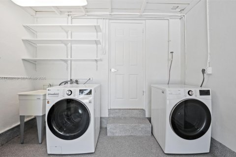 Купить виллу или дом в Корал-Гейблс, Флорида 3 спальни, 142.23м2, № 2049029 - фото 23